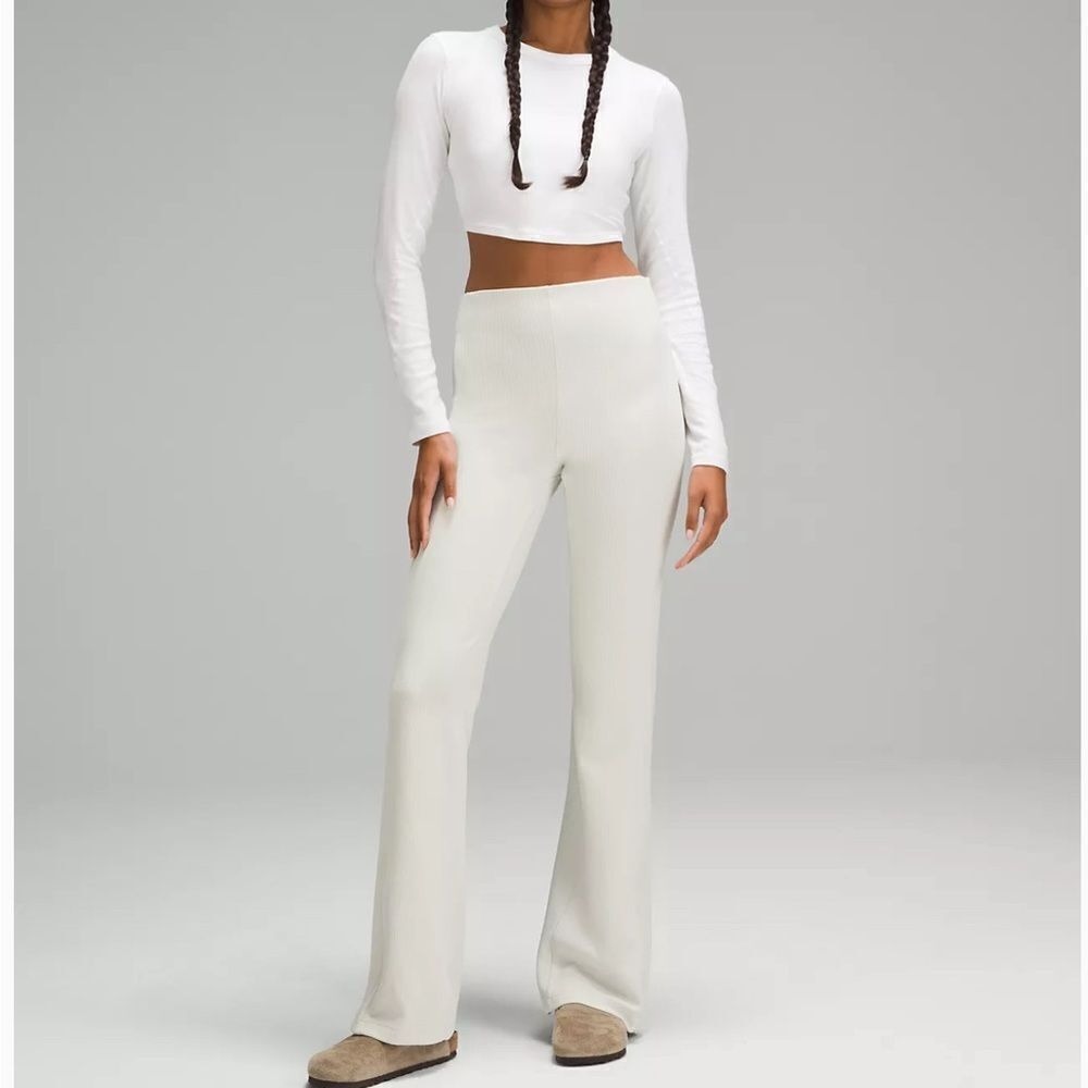 NWT Lululemon Womens Brushed Softstreme Rib Zip‎ Flare 32.5 White Size 14 Yoga